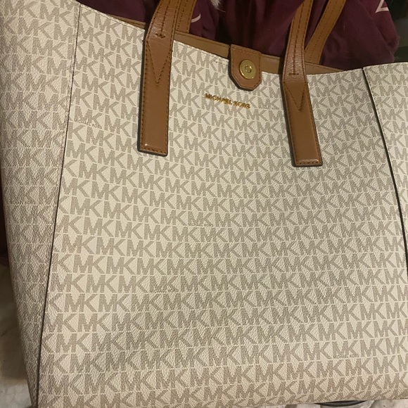 Bundle! (Michael Kors shoulder bag and backpack) - Picture 8 of 9